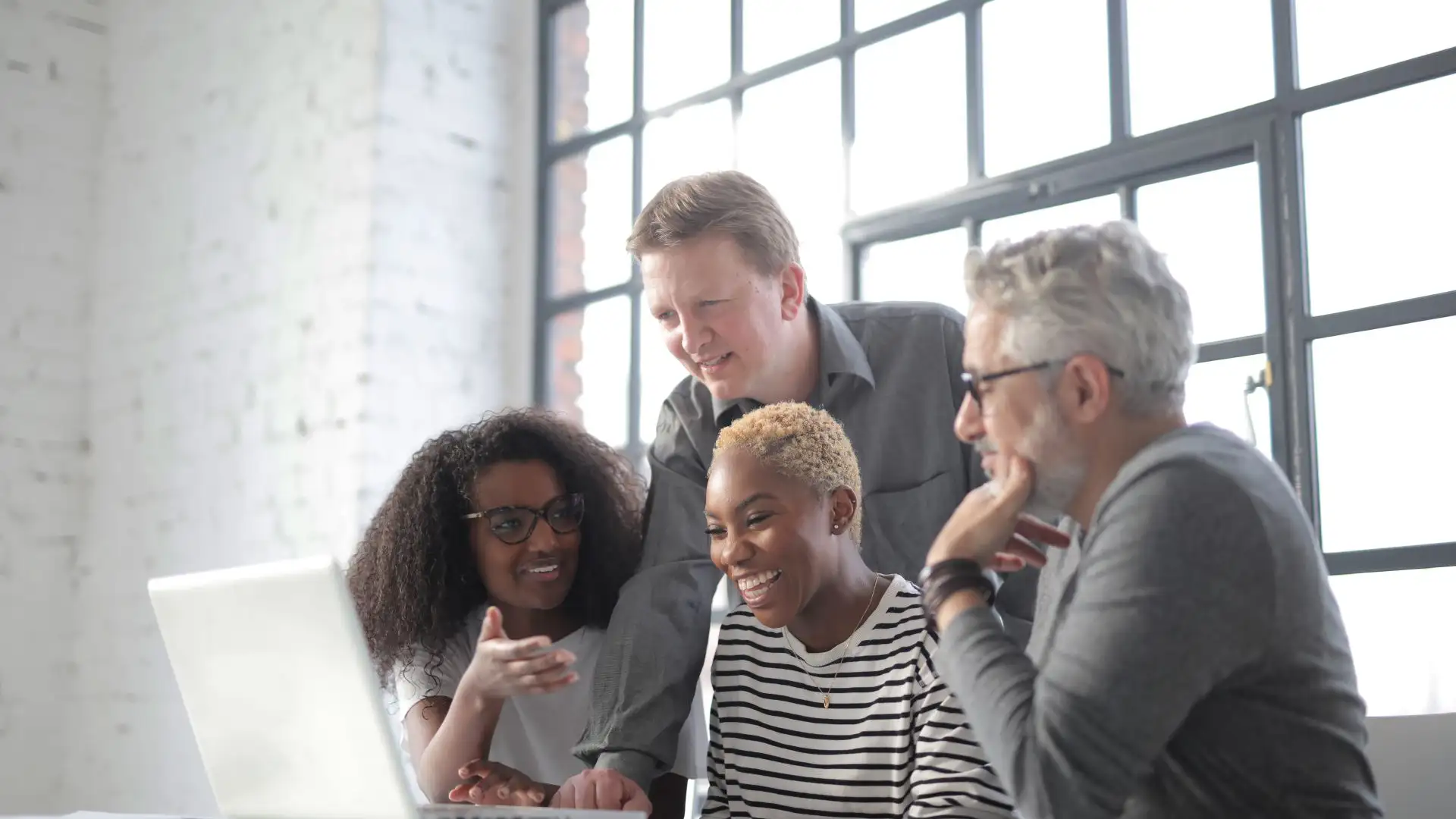 A team of colleagues collaborates with AI features in Microsoft 365